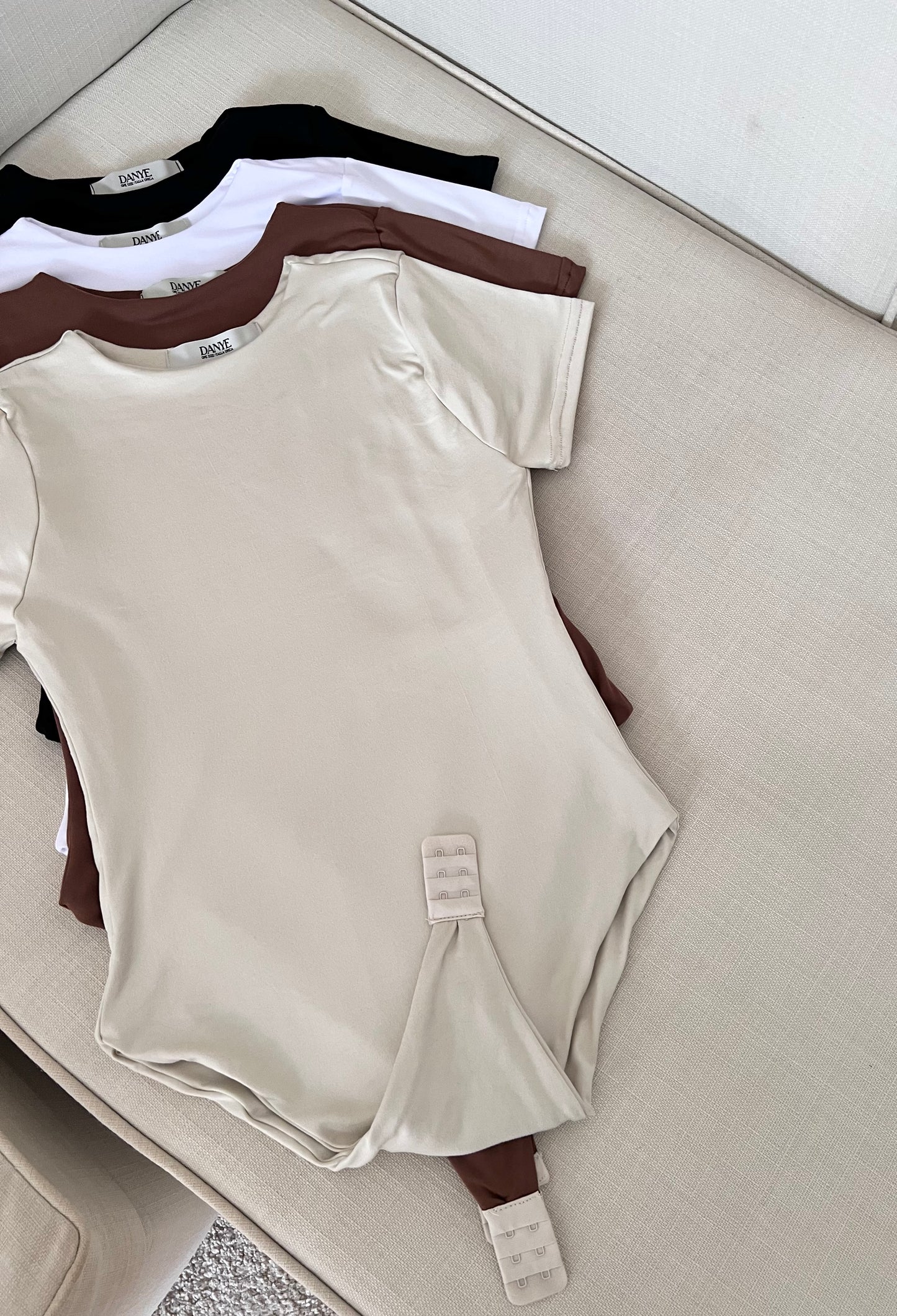 Mangas cortas | escote redondo | Bodysuit
