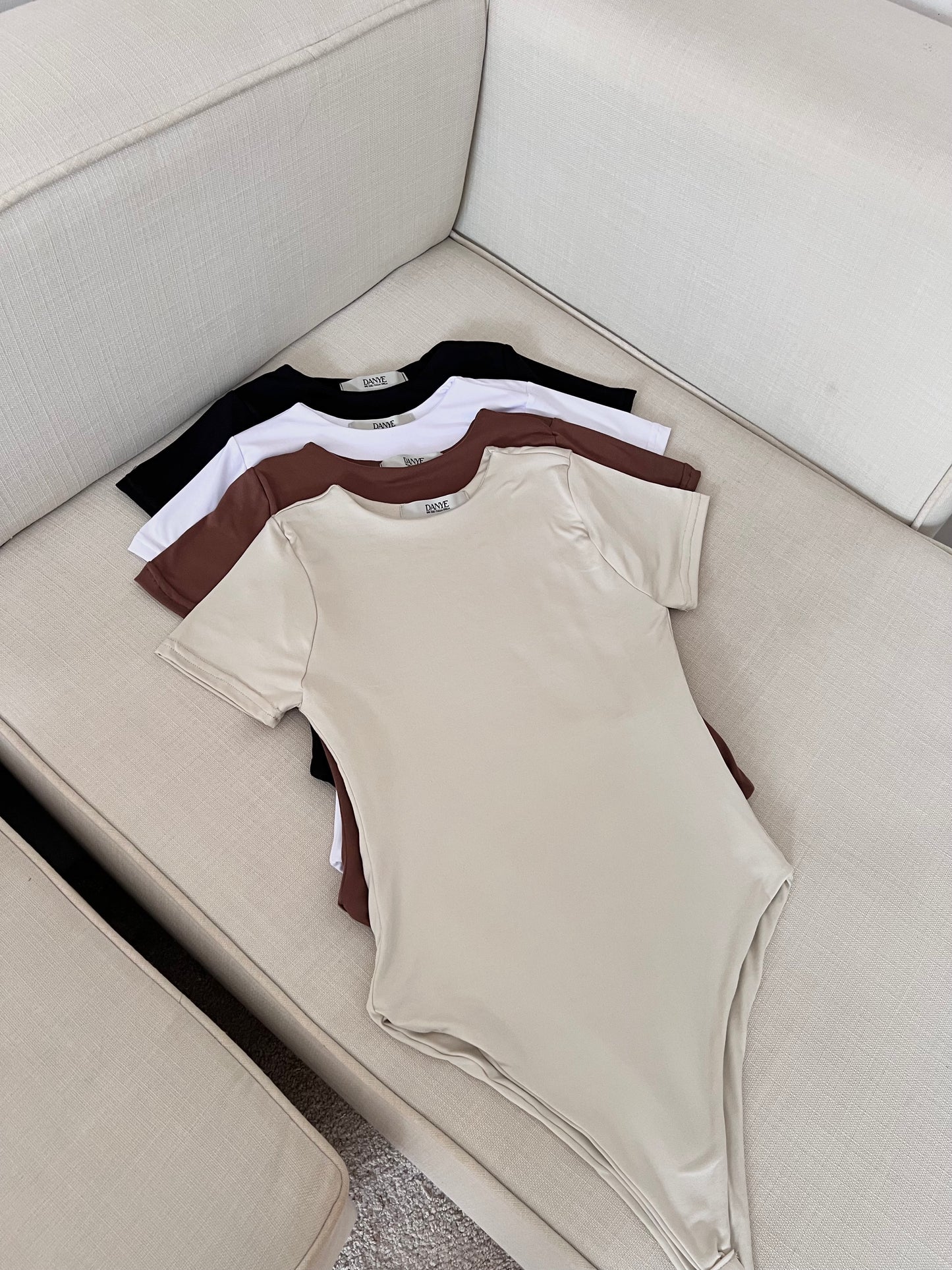 Mangas cortas | escote redondo | Bodysuit